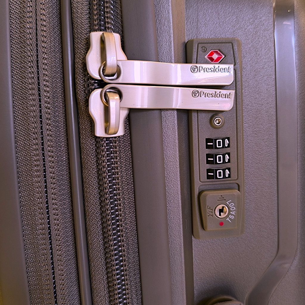 LUGGAGE  2445